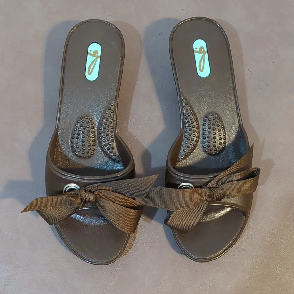 OKA b. Madison Slide Sandals Brown Mini Wedge With Bow Size S 5 - 6 NWOT